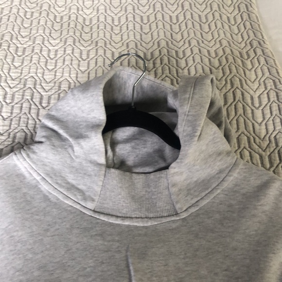 FP MOVEMENT by free people. GREY HOODIE. UNIQUE POCKETS IN BACK. SMALL - Picture 4 of 5